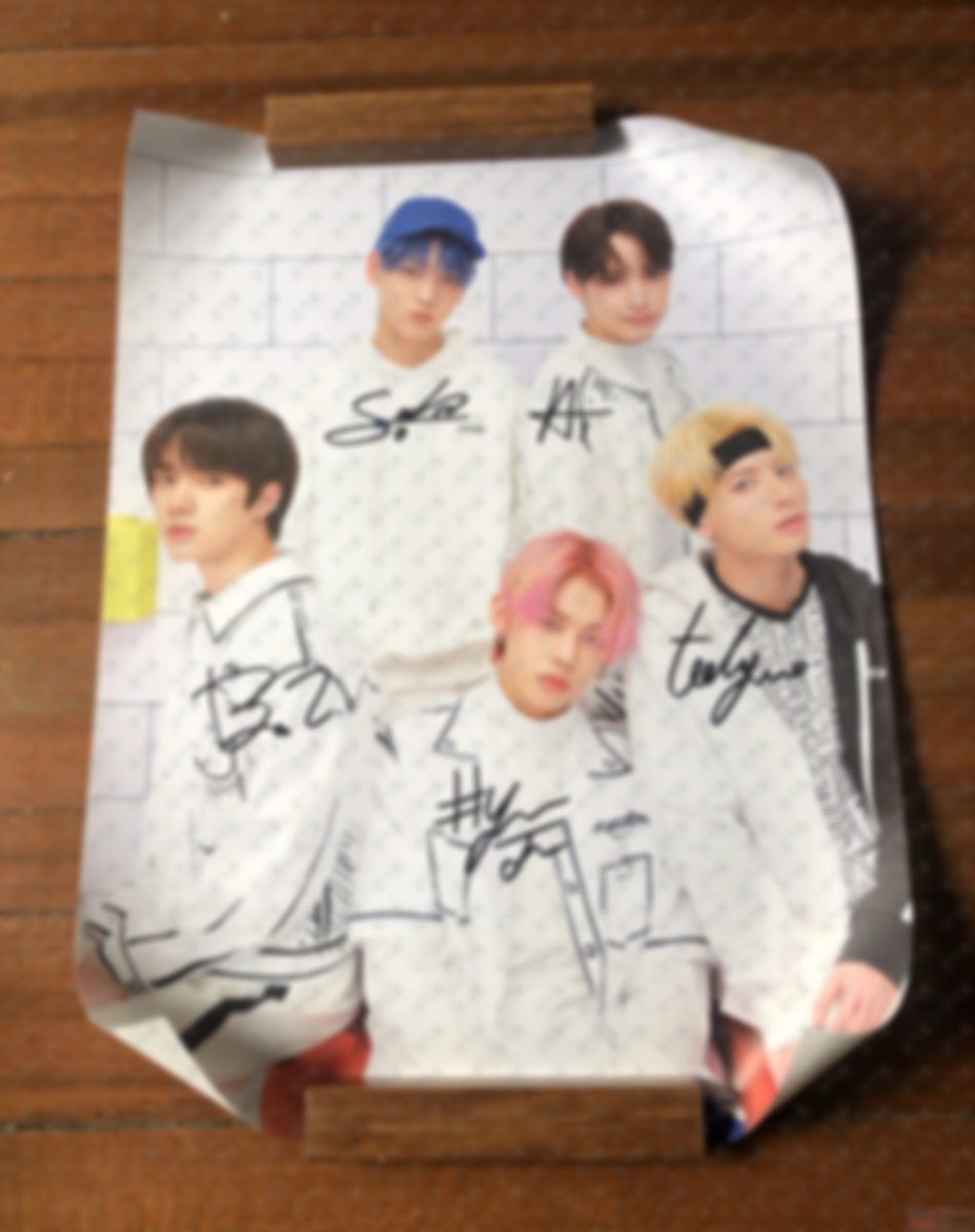 AUTOGRAPHED] TXT Minisode1: BLUE HOUR Album Posters – TXT Universe